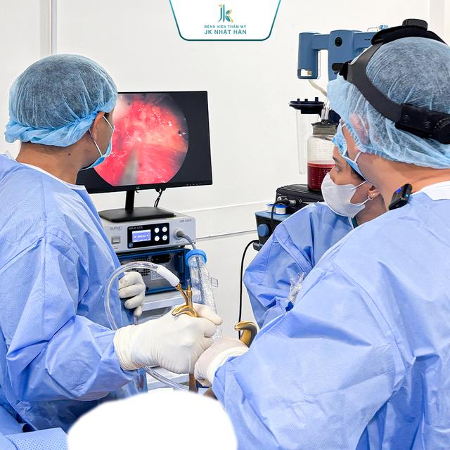 BS Lê Phước Tiền và xu hướng tạo hình vóc dáng chuẩn quốc tế - Ảnh 2.