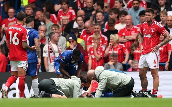 Cầu thủ 18 tuổi chấn thương kinh hoàng trận ra mắt, Chelsea 'thua thảm' trên sân nhà- Ảnh 2.