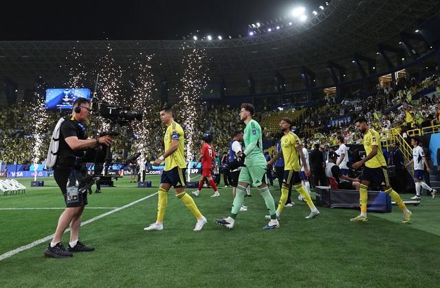 Đội Ronaldo thua sốc chung kết, nhìn Chủ tịch VFF trao cúp cho đại diện Nhật Bản- Ảnh 3.