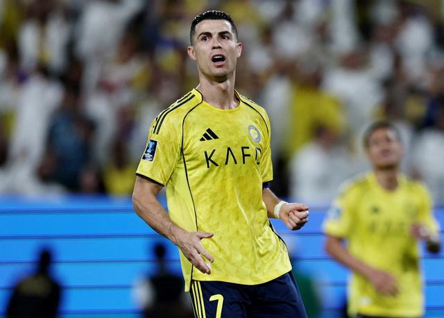 Đội Ronaldo thua sốc chung kết, nhìn Chủ tịch VFF trao cúp cho đại diện Nhật Bản- Ảnh 7.