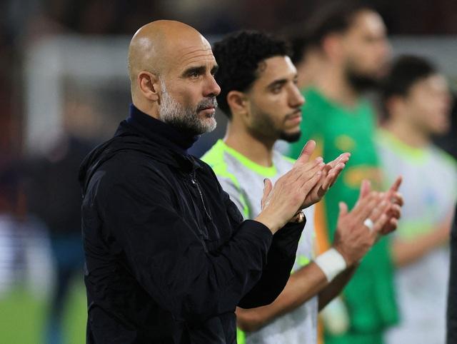 Man City tự ‘bắn vào chân’, Arsenal được dâng sớm chức vô địch Ngoại hạng Anh - Ảnh 2.