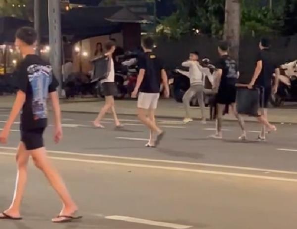 Đồng Nai: Bắt ‘nóng’ nhóm thanh niên đánh nhau trên đường phố- Ảnh 2.