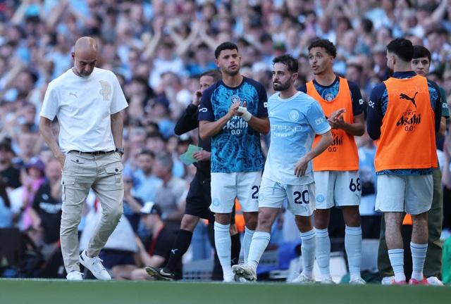 Arsenal cùng M.U kết mùa giải tưng bừng, Man City thua ngược còn Tottenham 'thoát hiểm'- Ảnh 2.