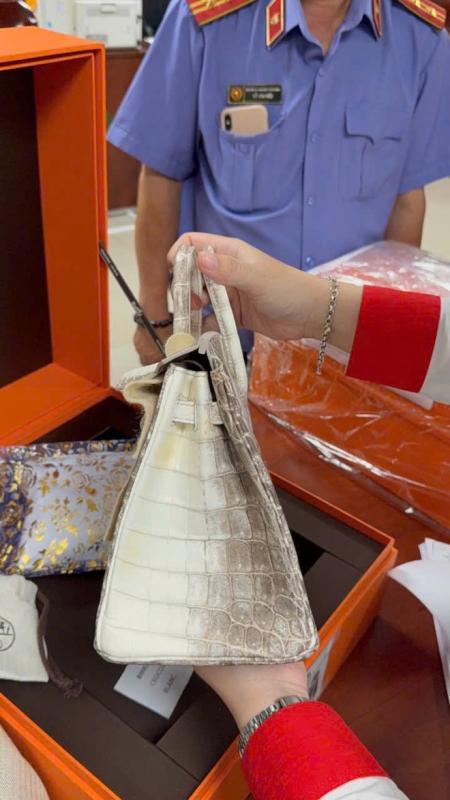 Đấu giá trực tuyến 2 túi Hermes của bà Trương Mỹ Lan - Ảnh 9.