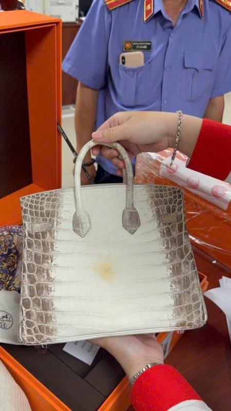 Đấu giá trực tuyến 2 túi Hermes của bà Trương Mỹ Lan - Ảnh 10.