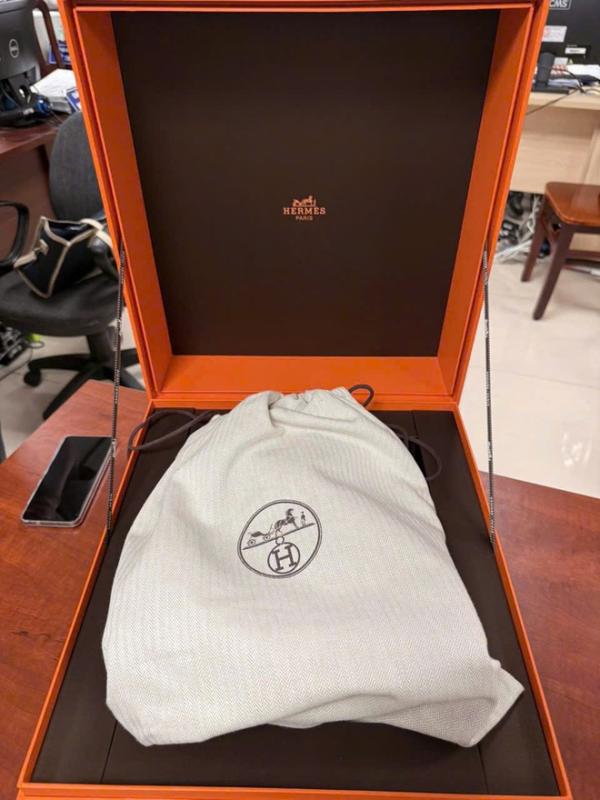 Đấu giá trực tuyến 2 túi Hermes của bà Trương Mỹ Lan - Ảnh 11.