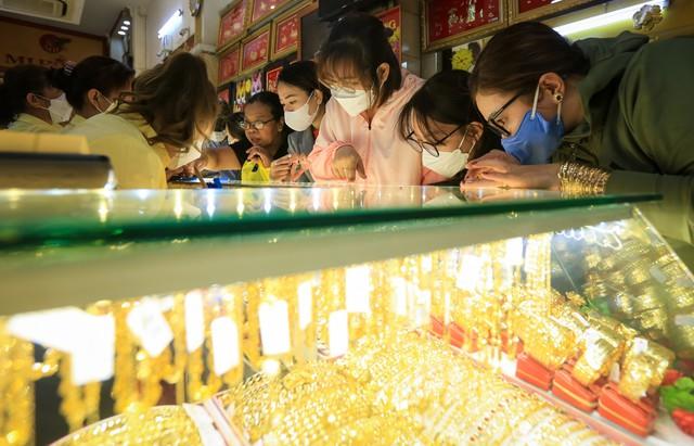 Giá vàng hôm nay 6.5.2026: Tăng vọt 2,5 triệu đồng/lượng   - Ảnh 1.