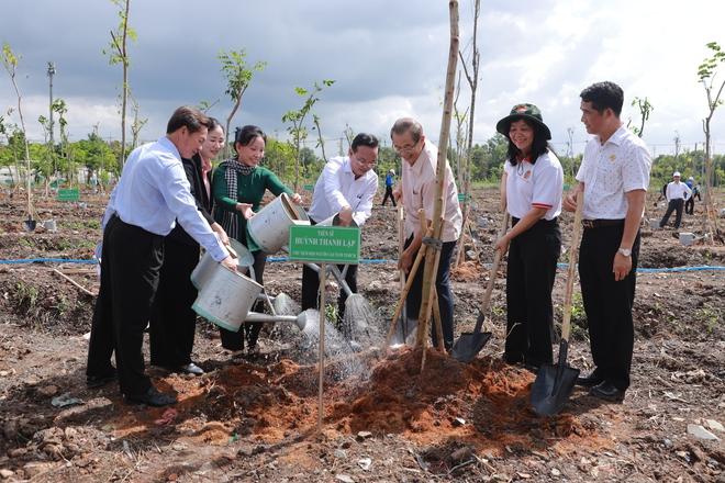 TP.HCM tổ chức trồng cây mừng sinh nhật Bác - Ảnh 7.