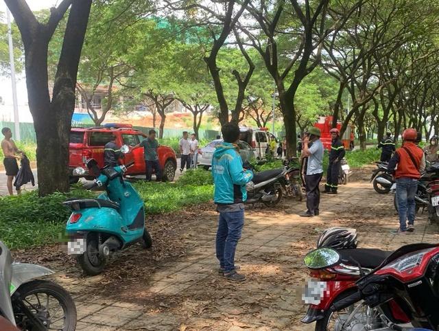 TP.HCM: Phát hiện thi thể nam công nhân dưới hồ đá làng đại học - Ảnh 1.