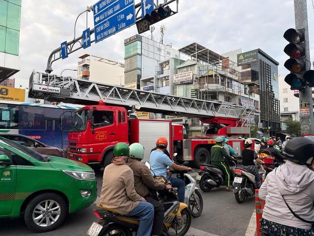 TP.HCM: Cháy chung cư trên đường Đinh Bộ Lĩnh- Ảnh 3.