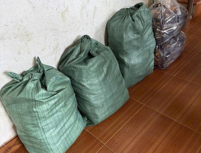 Phá chuyên án sản xuất, buôn bán cà phê giả quy mô lớn của 3 mẹ con- Ảnh 1.