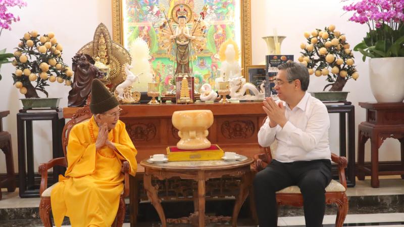 Phật đản 2026: Phó bí thư Thành ủy TP.HCM thăm Phó pháp chủ Giáo hội Phật giáo VN- Ảnh 1.