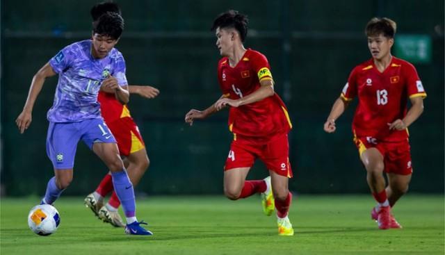 Báo Hàn Quốc hú vía: 'U.17 Việt Nam chơi đầy khó chịu, chúng ta đã thoát hiểm ngoạn mục'- Ảnh 2.