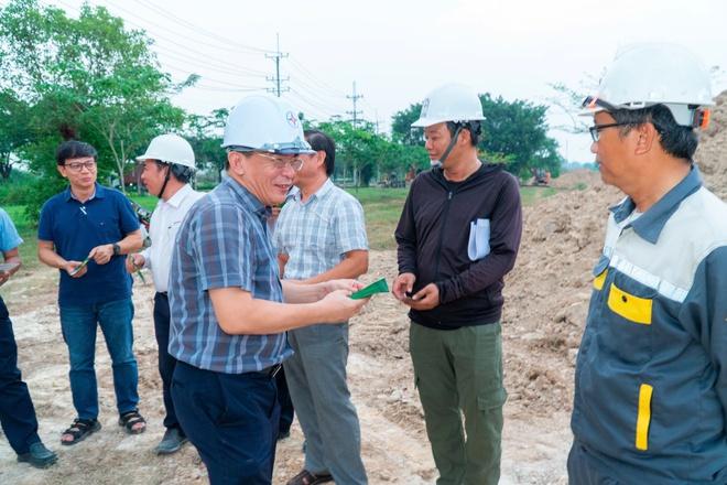 Công trình điện thứ 51 kịp đóng điện lúc 23 giờ 50 phút khuya 30.4- Ảnh 1.