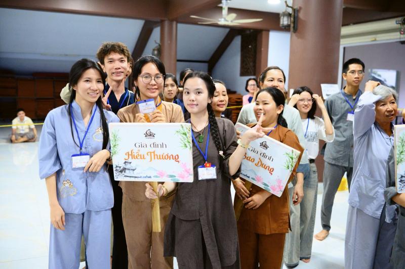 Mùa Phật đản đi chùa và câu hỏi: 'Sống vậy đã bình an chưa?' - Ảnh 3.