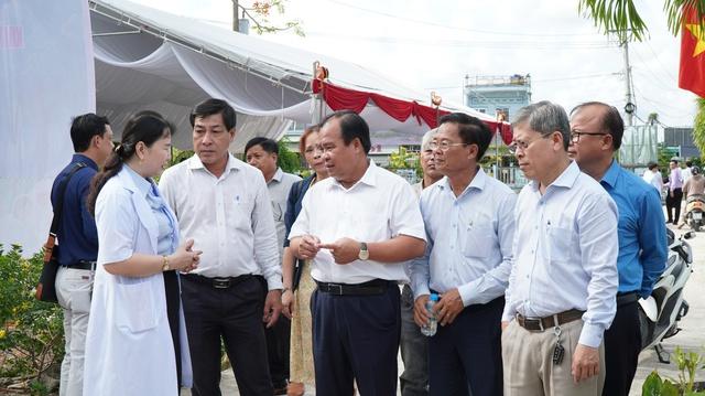 Cà Mau khám sức khỏe miễn phí, hướng đến phủ sổ sức khỏe điện tử toàn dân- Ảnh 2.