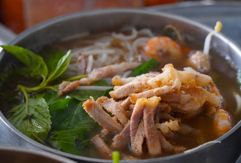 Quán bún nước lèo chỉ bán tôm đất suốt 40 năm vẫn hút khách Cà Mau   - Ảnh 7.