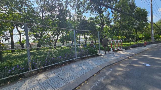 Điều tra vụ người đàn ông tử vong tại khuôn viên cây xanh - Ảnh 1.