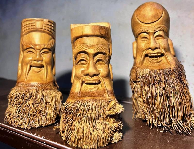 Nghệ nhân 'răng sún' khiến du khách mê mẩn vì tài bắt gốc tre… biết cười - Ảnh 3.