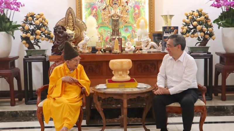 Phật đản 2026: Phó bí thư Thành ủy TP.HCM thăm Phó pháp chủ Giáo hội Phật giáo VN- Ảnh 2.