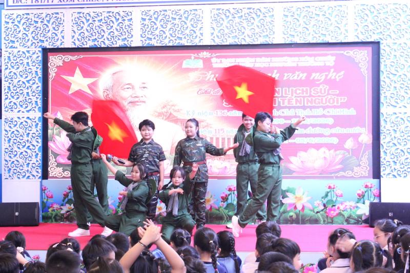 Đạo diễn 97 tuổi Xuân Phượng rưng rưng kể lại lần gặp Bác Hồ ở Việt Bắc - Ảnh 6.