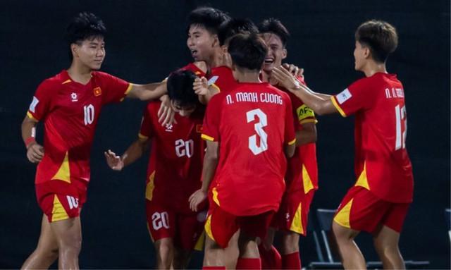 Báo Hàn Quốc hú vía: 'U.17 Việt Nam chơi đầy khó chịu, chúng ta đã thoát hiểm ngoạn mục'- Ảnh 1.
