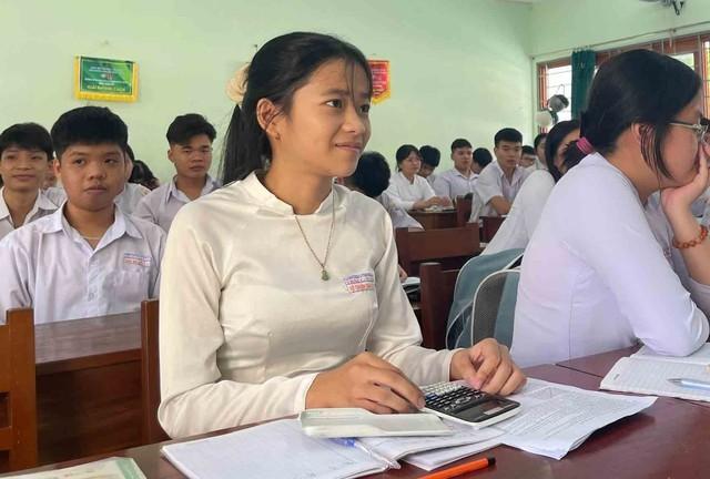 Tiếp sức học sinh xã đảo đến trường  - Ảnh 1.