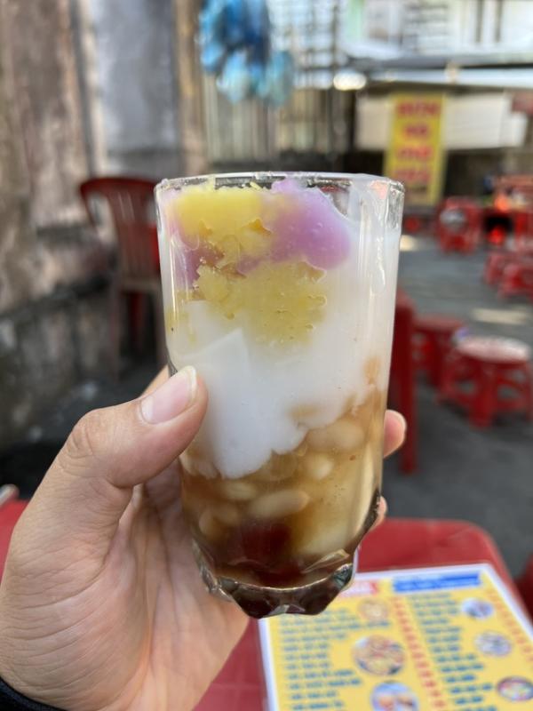 Mục sở thị quán chè trong vụ ly chè 170.000 đồng ở Huế- Ảnh 3.