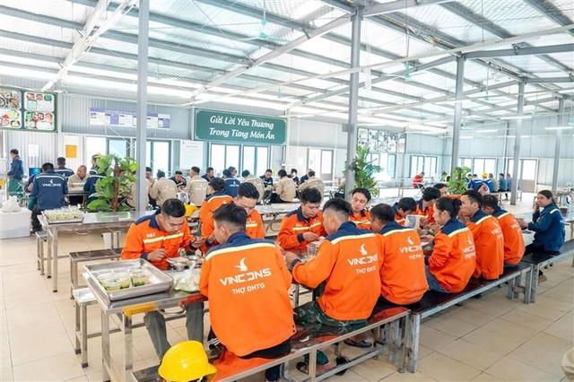 Vingroup tuyển 20.000 nhân sự tại Hà Nội, cam kết thu nhập vượt trội - Ảnh 1.