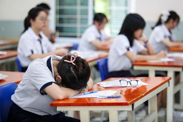 Thi tốt nghiệp THPT: Điều khiến nhiều lo lắng nhiều nhất không nằm trong đề thi... - Ảnh 2.