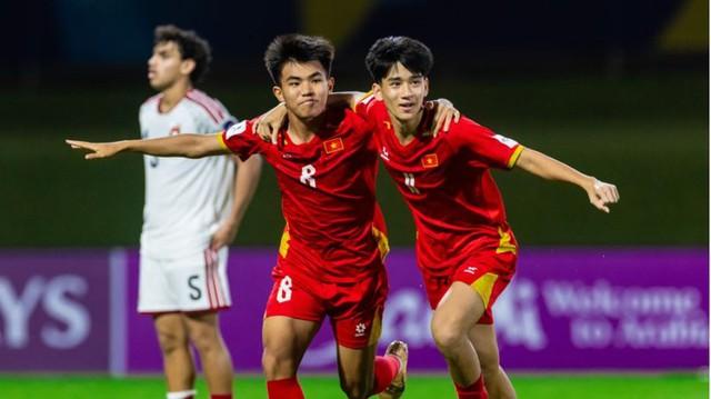 AFC chỉ thẳng điểm mấu chốt giúp U.17 Việt Nam ngược dòng hạ UAE, giành ngôi đầu ngoạn mục- Ảnh 1.