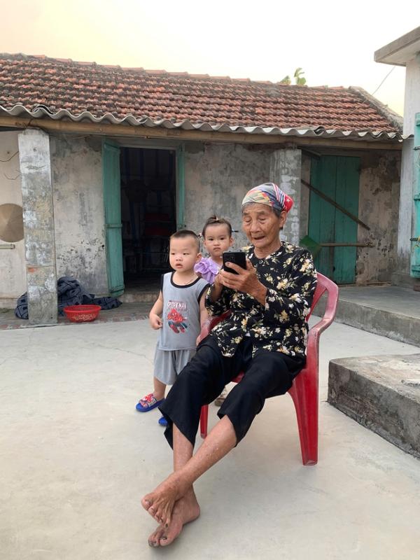 Cụ bà U.100 vẫn đạp xe đi chợ, nấu ăn - Ảnh 1.