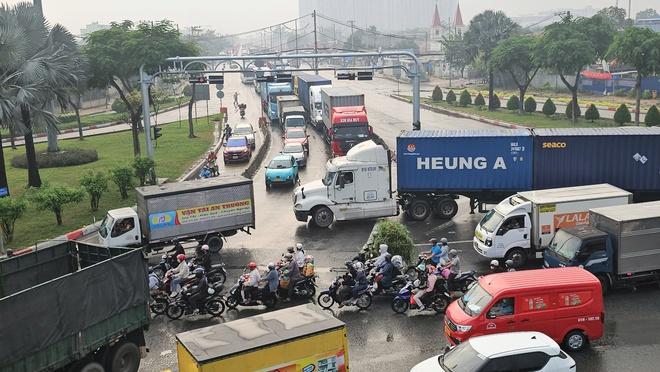 Siết xe tải vào nội đô, lo hàng hóa đội giá- Ảnh 1.