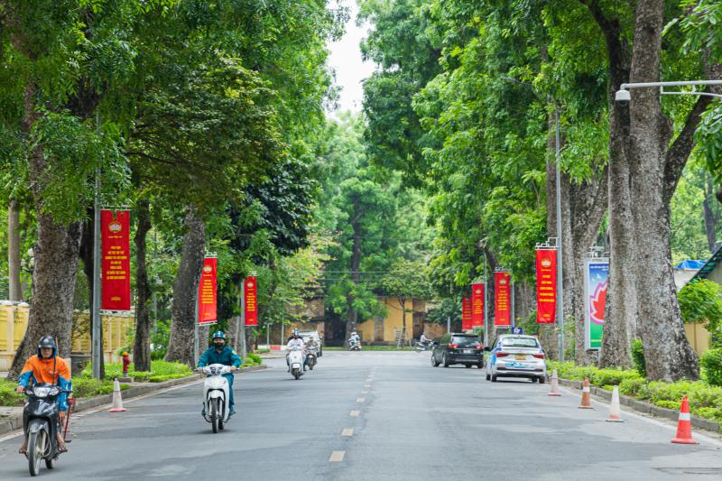 Hà Nội rực rỡ cờ hoa trước thềm Đại hội MTTQ Việt Nam lần thứ XI- Ảnh 8.