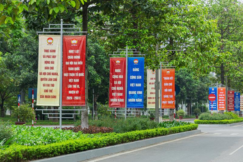 Hà Nội rực rỡ cờ hoa trước thềm Đại hội MTTQ Việt Nam lần thứ XI- Ảnh 14.