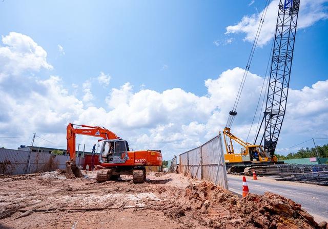Đại lộ lớn nhất Phú Quốc lo vỡ tiến độ- Ảnh 2.