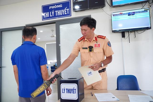 Xem clip tai nạn trước khi thi sát hạch: Biết sợ khi cầm lái !- Ảnh 2.