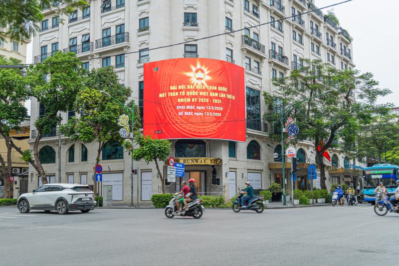 Hà Nội rực rỡ cờ hoa trước thềm Đại hội MTTQ Việt Nam lần thứ XI- Ảnh 4.