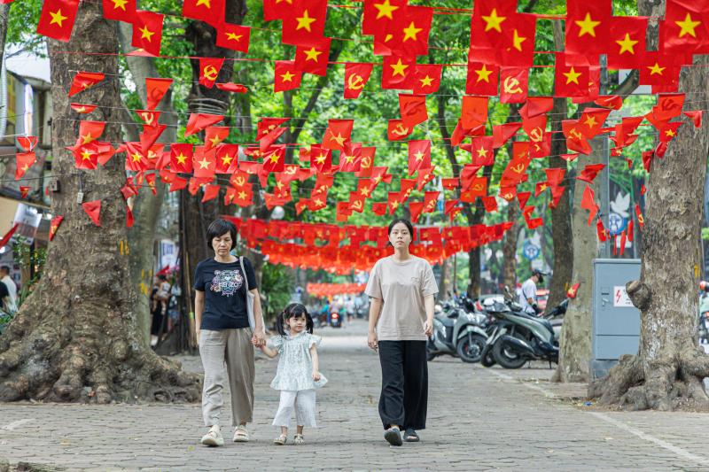 Hà Nội rực rỡ cờ hoa trước thềm Đại hội MTTQ Việt Nam lần thứ XI- Ảnh 5.