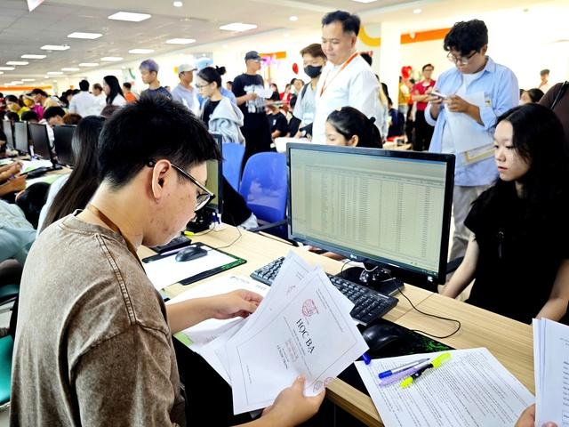 TP.HCM dùng dữ liệu học bạ, văn bằng thay hồ sơ giấy- Ảnh 1.