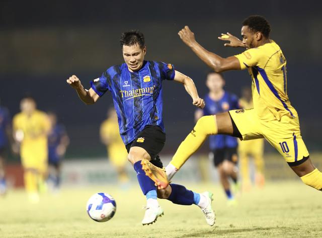 Bảng xếp hạng V-League mới nhất: HAGL bất ngờ đứng vị trí khó tin, Ninh Bình rơi khỏi tốp 3- Ảnh 1.