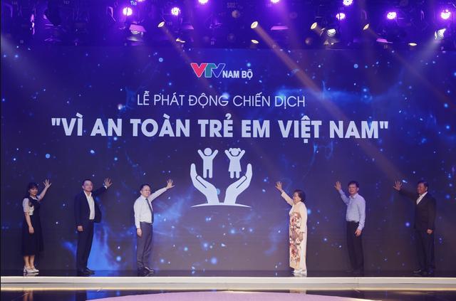 Cảnh báo nguy cơ lộ thông tin trẻ em từ ảnh cha mẹ đăng mạng xã hội - Ảnh 1.