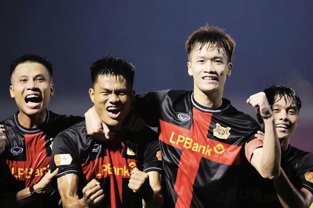 Lịch thi đấu V-League nóng hôm nay: Ninh Bình sẽ thắng dễ SLNA, Becamex TP.HCM có trụ nổi tại Hải Phòng?- Ảnh 1.