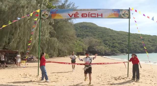 Sôi nổi giải leo núi Côn Đảo năm 2026: Chinh phục đỉnh Núi Chúa

- Ảnh 2.