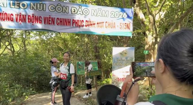 Sôi nổi giải leo núi Côn Đảo năm 2026: Chinh phục đỉnh Núi Chúa

- Ảnh 1.