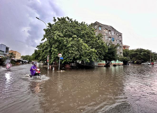 Rốn ngập ở TP.HCM 'thay da đổi thịt': Người dân 'quá vui' vì thoát cảnh lội nước - Ảnh 22.