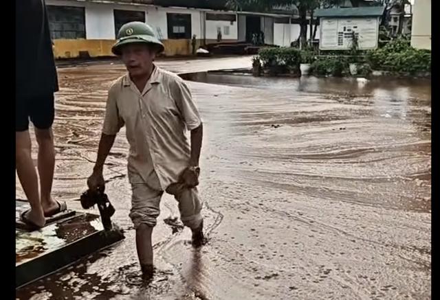 Vụ sét đánh vỡ bồn chứa mật: Lãnh đạo nhà máy đường nói gì?- Ảnh 2.