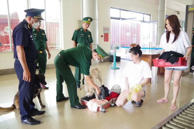 Tiếp nhận 18 công dân Việt Nam do Campuchia bàn giao- Ảnh 2.