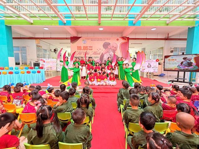 Ngôi trường mang tên ngày sinh Bác Hồ làm điều ý nghĩa - Ảnh 1.