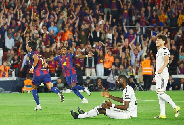 La Liga: Mùa bóng đầy tương phản của hai gã khổng lồ- Ảnh 1.